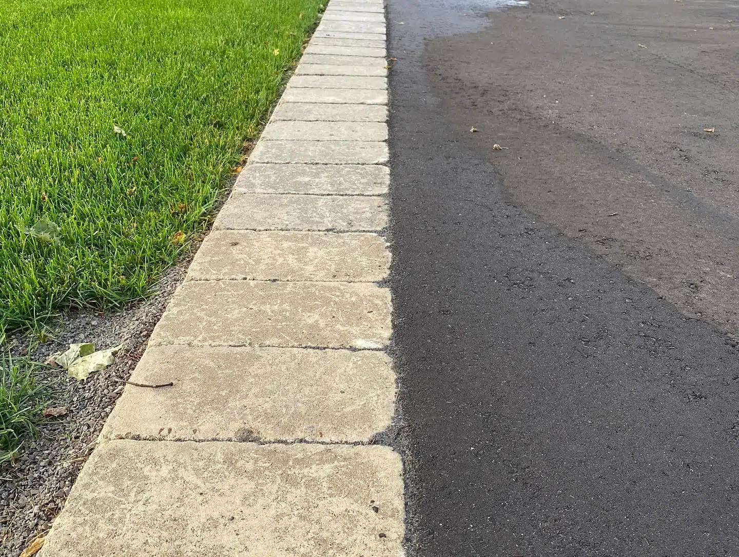 Finished interlocking edging on a residential driveway in Oshawa, ON.