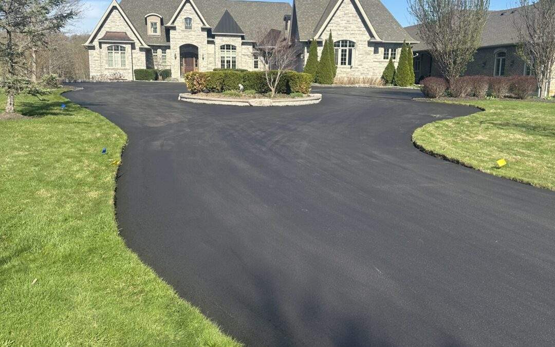 The Asphalt Paving Process: What Homeowners Need to Know